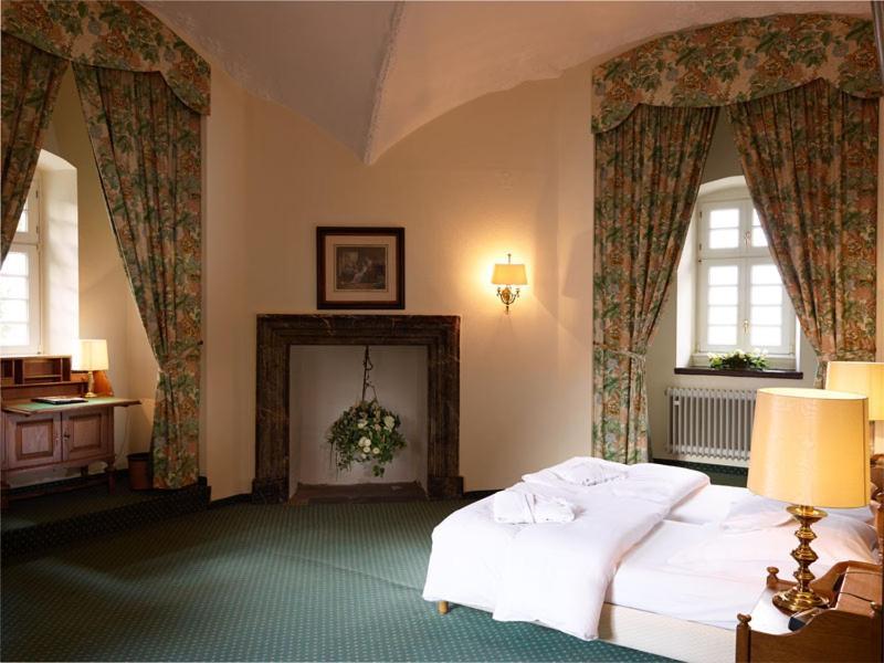Hotel Und Restaurant Burg Schnellenberg Attendorn Dış mekan fotoğraf