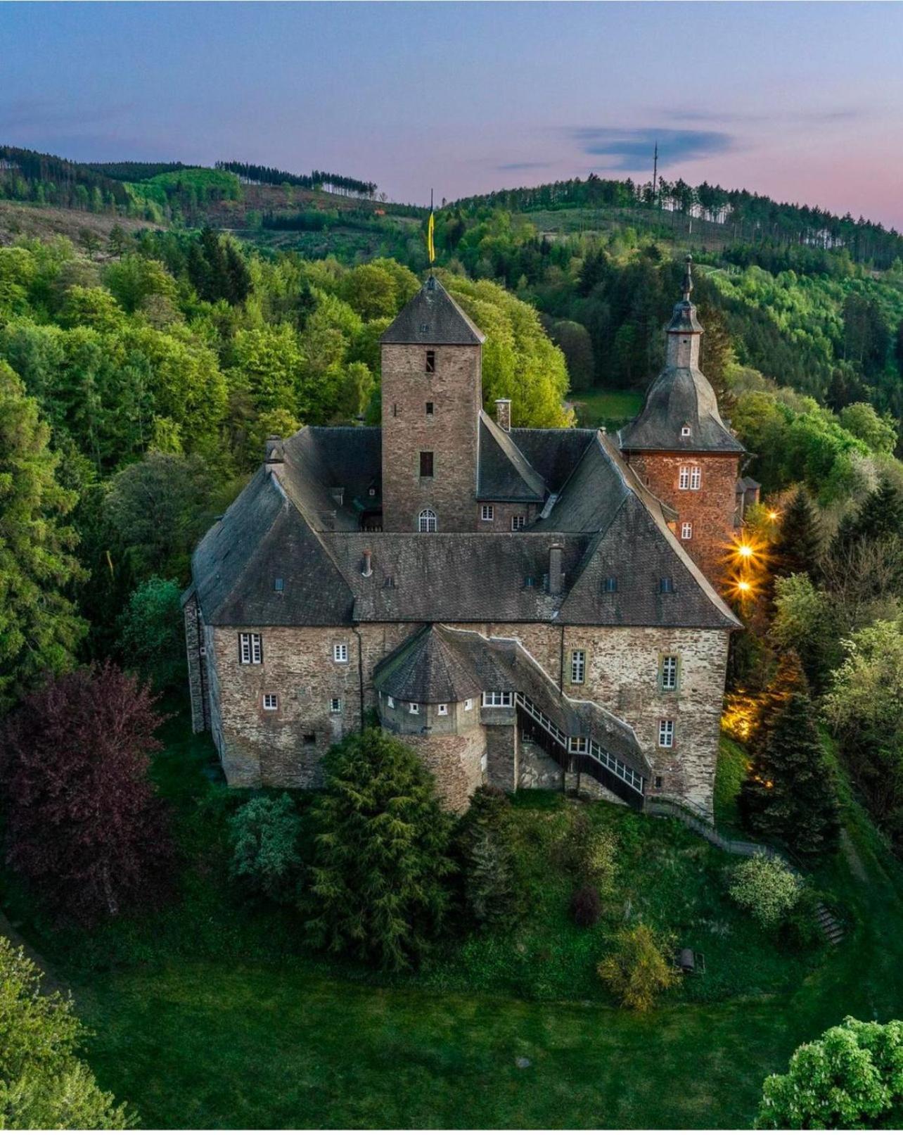 Hotel Und Restaurant Burg Schnellenberg Attendorn Dış mekan fotoğraf